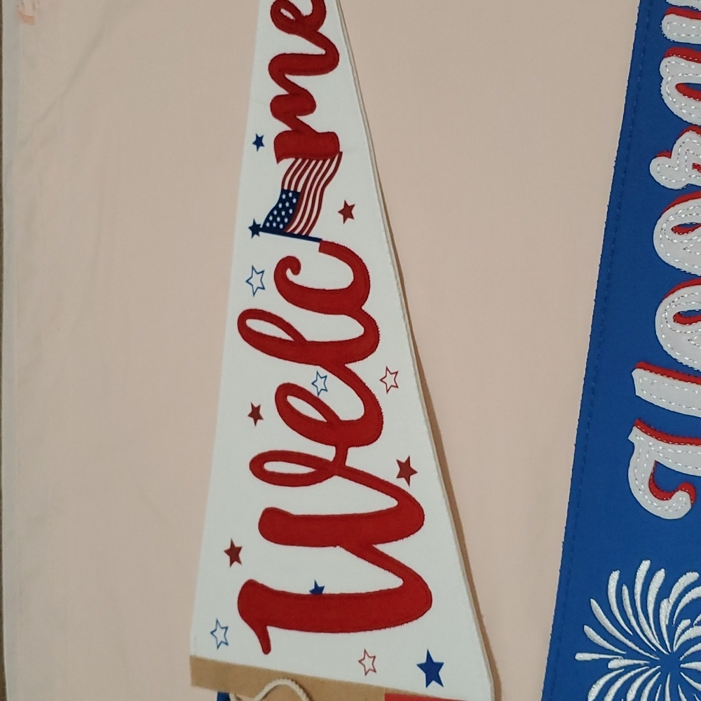 - 3 Wall Decor Flags - Picture 4 of 9
